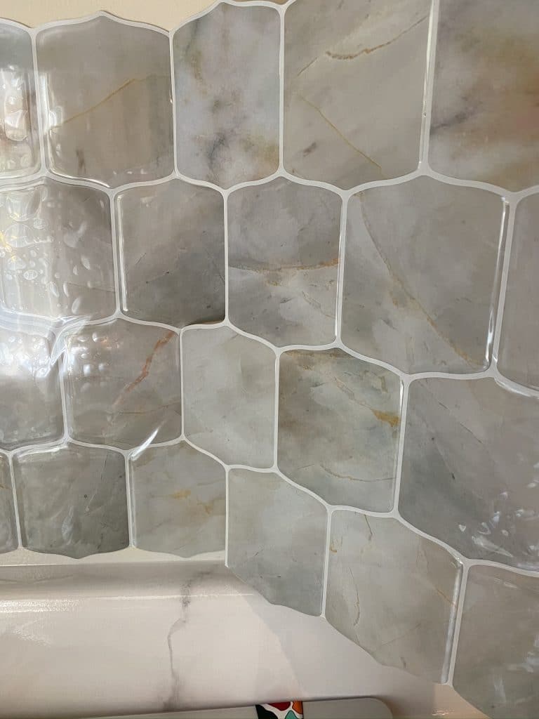 Laying Peel and Stick Backsplash