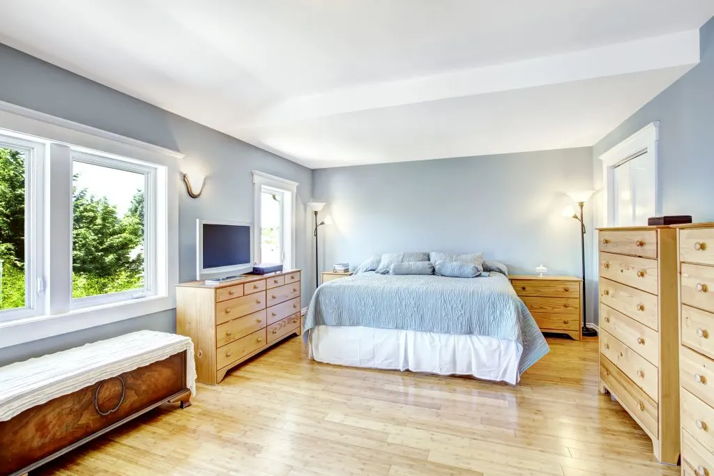 Best Wall Colors for a Bedroom - pale blue