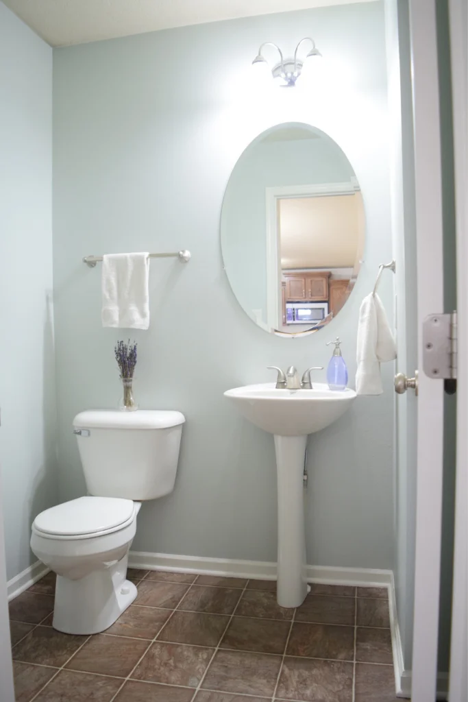 The best paint colors for small bathrooms 