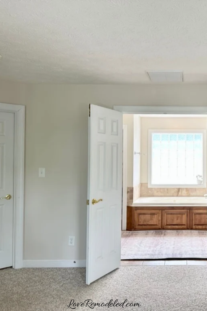 Sherwin Williams Kestrel White in bedroom